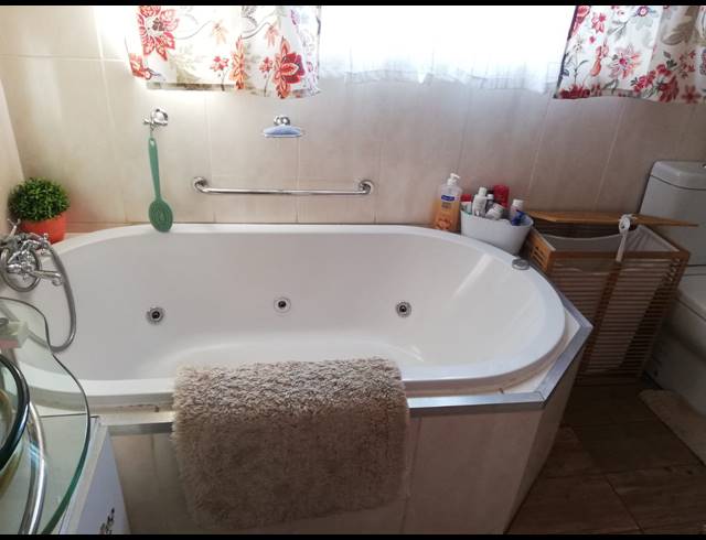 5 BEDROOM HOUSE FOR SALE IN FALCON RIDGE